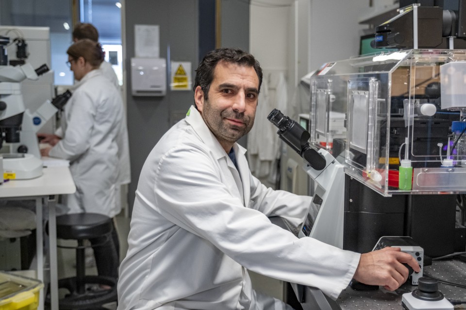 Alfonso S Sciencelens  DSF3585